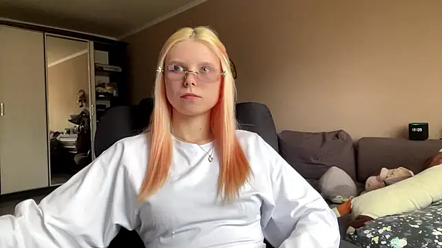 EdwinaDespres live cam on StripChat