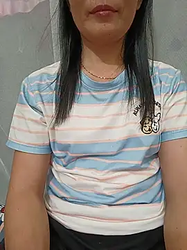 Doremon_95 live cam on StripChat