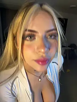 MiaWhitePink_ webcam