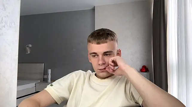 SoloFury live cam on StripChat