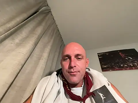 daswitch85 (Ask my age) - Dick down no condom