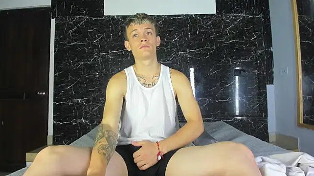Robinlion91 live cam on StripChat