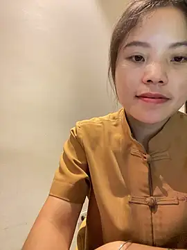 Bella_7777 live cam on StripChat