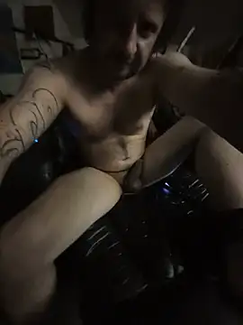 Fuckboyguyman live cam on StripChat
