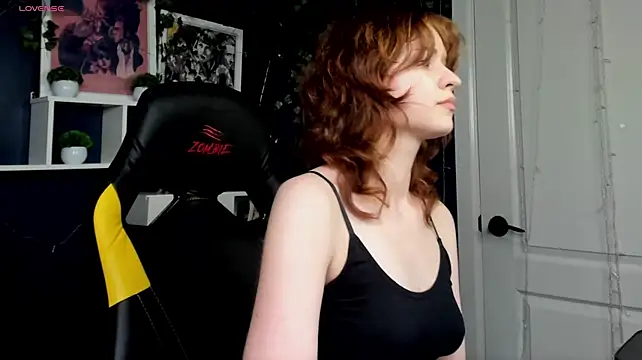 Lil_Zoraa live cam on StripChat