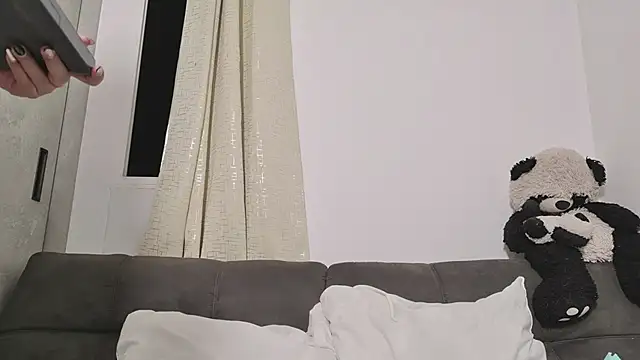 miss_valery2 (F young) - fingers in pussy + squirt
