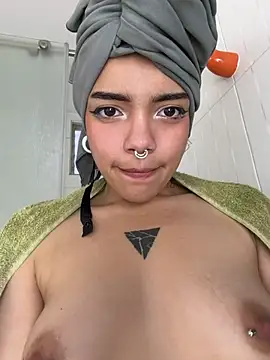kitty_miaw (F young) - Show and play tiits