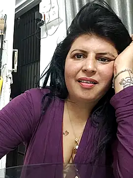 Jann_Riya333 live cam on StripChat