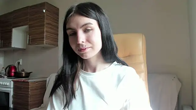 ErlinaBuoy live cam on StripChat