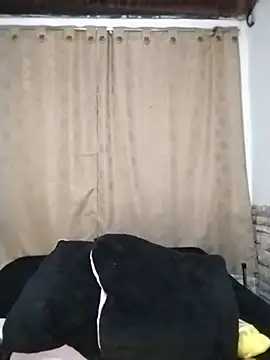 Bicky_25 live cam on StripChat