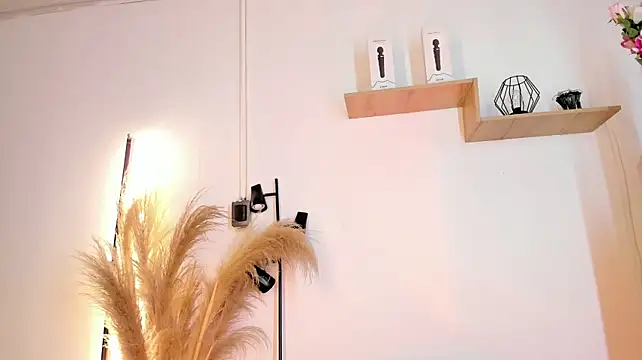 Tylla__ live cam on StripChat