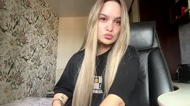 HarrietBunner live cam on StripChat