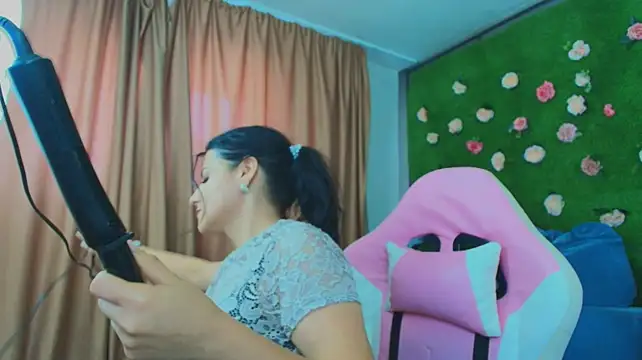 AmmyFlirty live cam on StripChat