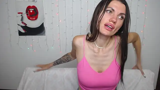 MilaLoona live cam on StripChat