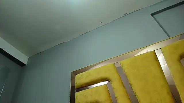 AlahiaEvanz live cam on StripChat