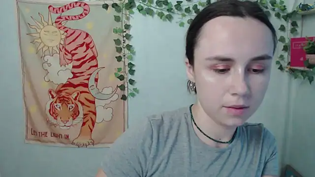 VeryVeryVeryShy_ live cam on StripChat