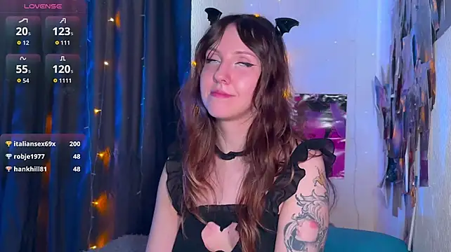 ViolettMo0n live cam on StripChat