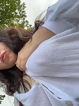 SnowWhiteSin webcam