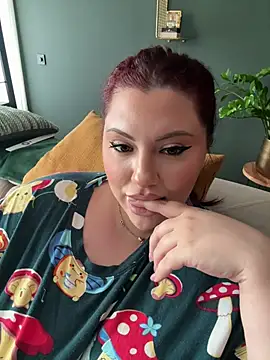 CurvyKimmy1