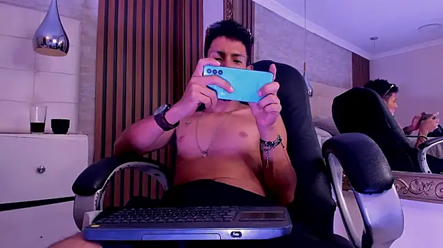 NoaahTylor webcam