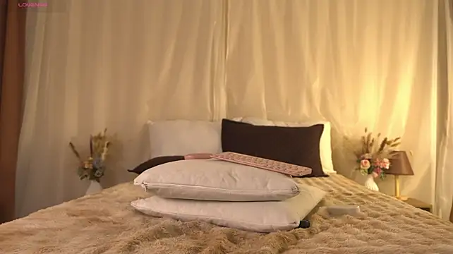 mula_talove (F young) - caressing my naked pussy