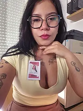 susana_castle (F young) - Get naked + doggy style