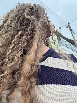 roxyrougee live cam