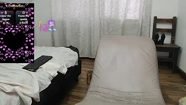 Kittywhiteass live webcam