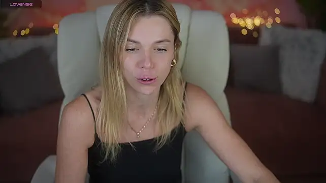 ScarletJoyy live now