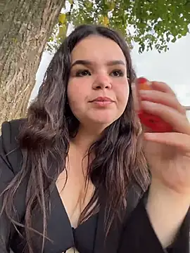 SnowWhiteSin webcam