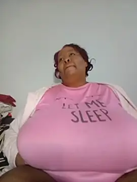 nancy111 (F milf) - Make me squit and cum on my toy