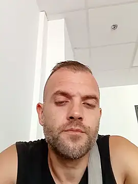 Kiki13129 webcam