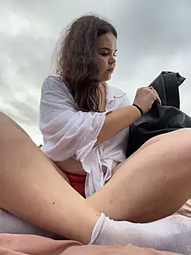 SnowWhiteSin webcam