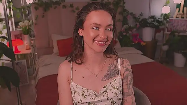 meow_nancy (F young) - bare back tease