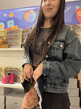 holly_play (F young) - flash panties + pinch wet clit in 📚