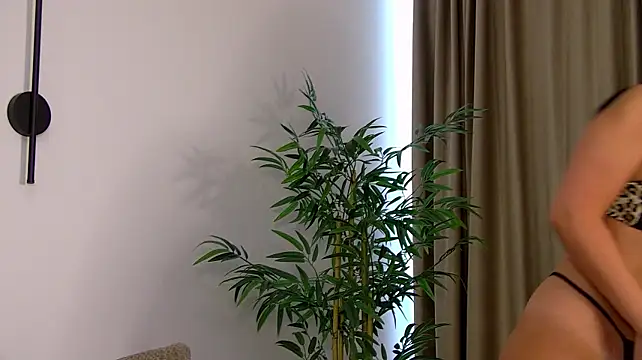 meganvond (F young) - pussy fingering