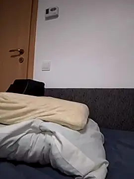 EmmaKrosss live cam on StripChat