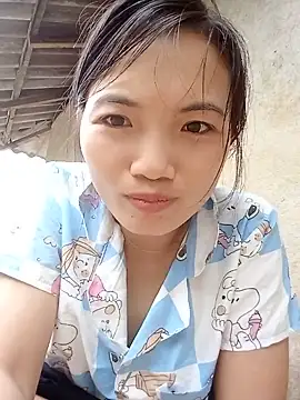 ngan-cute live cam on StripChat