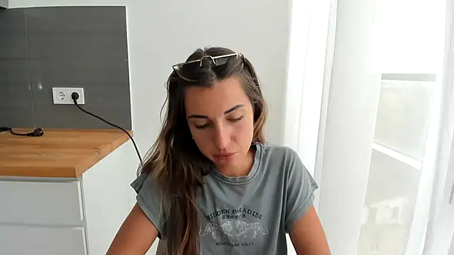 summmmersky1 live cam on StripChat