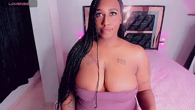 Lux-nyx live cam on StripChat