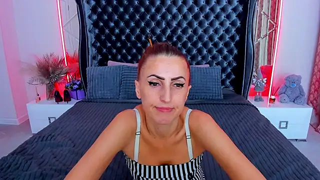 Rebecca_Diamond live cam on StripChat