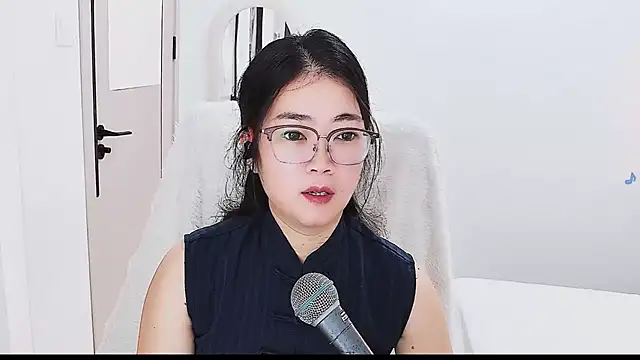 Floor_oo live cam on StripChat