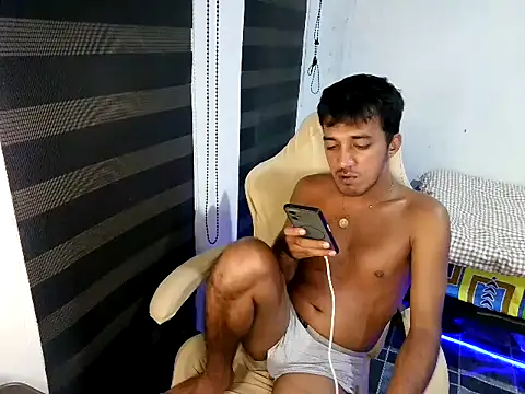 Spicy_RowyCam live cam on StripChat