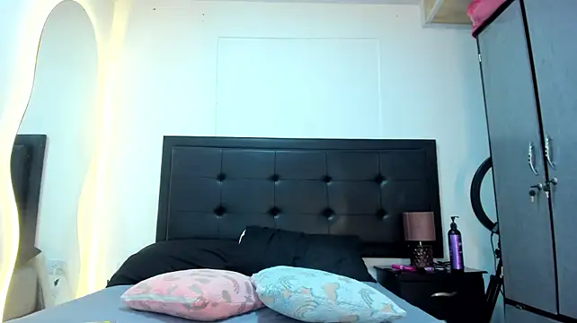 BustyGlow webcam