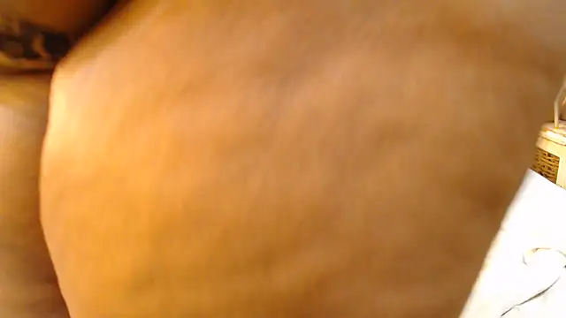 ROYALASS25 live sex cam
