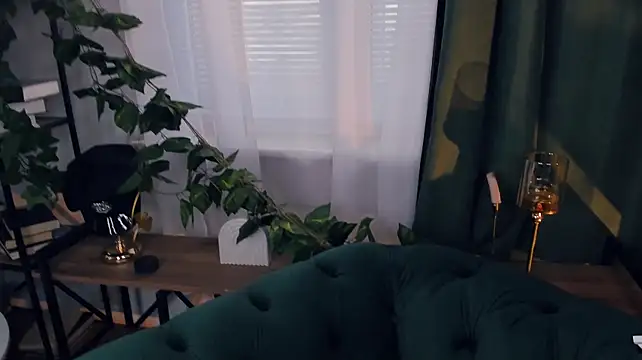InesPiek live cam on StripChat