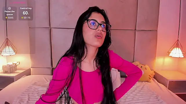 jazminmoree live cam on StripChat