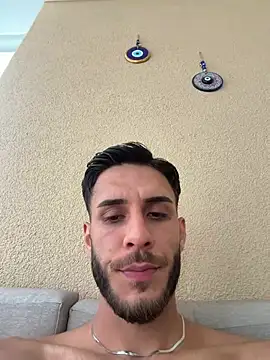 suissegigolo1 live cam on StripChat
