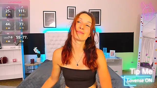 KiraNeeww webcam