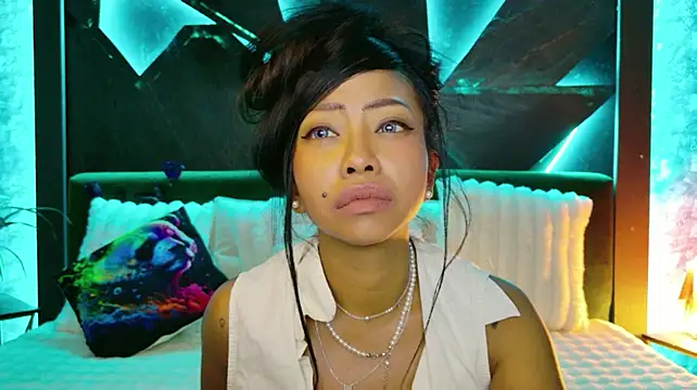 ElyaQuinn live sex cam